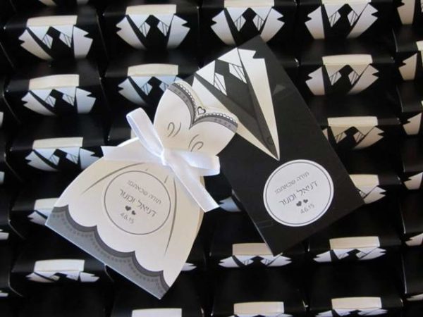 חתן וכלה מהודרים באפור - מזכרת לאורחים בחתונה מזכרת לאורחים בשבת חתן מזכרות לאורחים בחתונה מתנות לאורחים בחתונה מתנה לאורחים בחתונה מזכרות לאירועים