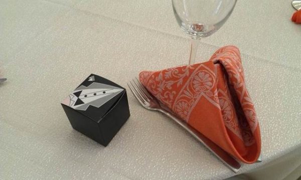 קופסת ריבוע מקסימה עם הדפס חתן - מזכרת לאורחים בבר מצווה