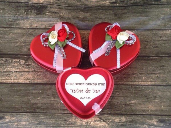 לב מתכת אדום ויוקרתי - מזכרת לאורחים בחתונה מזכרת לאורחים בשבת חתן מזכרת לאורחים בחינה מזכרת לאורחים בבת מצווה מזכרת לאורחים בבר מצווה מזכרת לאורחים בבריתה