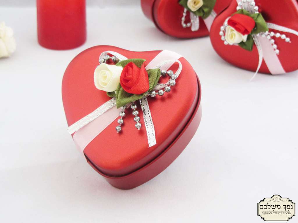 לב מתכת אדום ויוקרתי - מזכרת לאורחים בחתונה מזכרת לאורחים בשבת חתן מזכרת לאורחים בחינה מזכרת לאורחים בבת מצווה מזכרת לאורחים בבר מצווה מזכרת לאורחים בבריתה