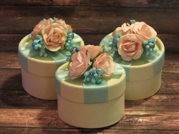 קופסא עגולה ויוקרתית בתכלת ורוד - מזכרת לאורחים בחתונה מזכרת לאורחים בשבת חתן מזכרת לאורחים בחינה מתנות לאורחים בחתונה מתנות לאורחים בחינה מתנה לאורחים בחתונה מזכרות לאירועים