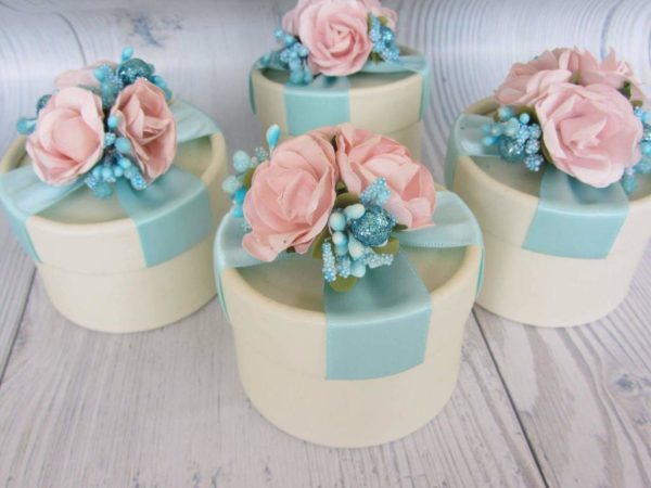 קופסא עגולה ויוקרתית בתכלת ורוד - מזכרת לאורחים בחתונה מזכרת לאורחים בשבת חתן מזכרת לאורחים בחינה מתנות לאורחים בחתונה מתנות לאורחים בחינה מתנה לאורחים בחתונה מזכרות לאירועים