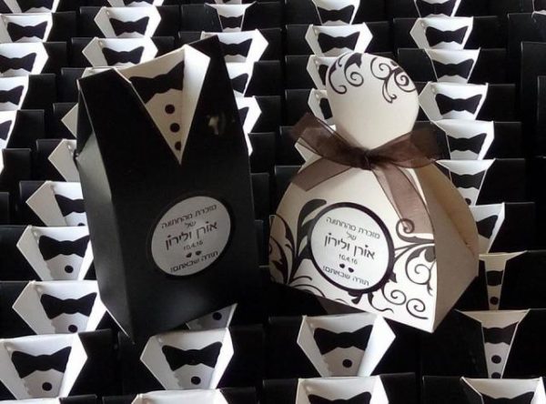 חתן וכלה עם עיטורים שחורים - מזכרת לאורחים בחתונה מזכרות לאורחים בחתונה מתנה לאורחים בחתונה מתנות לאורחים בחתונה מזכרות לאירועים