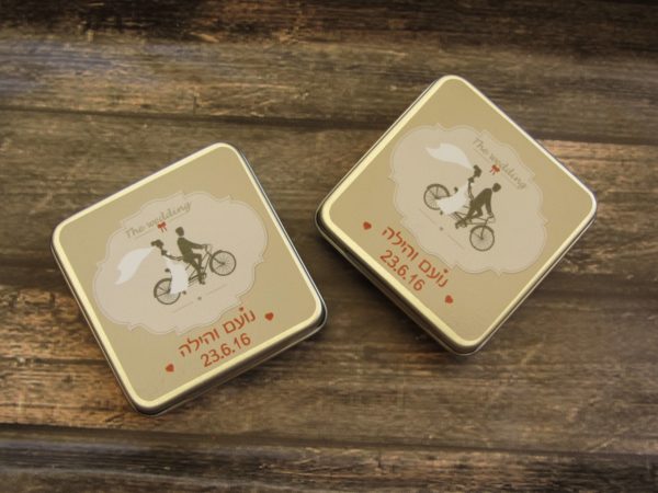 ריבוע מתכת אישי ומרהיב - מזכרת לאורחים בחתונה מתנה לאורחים בחתונה מזכרות לאורחים בחתונה
