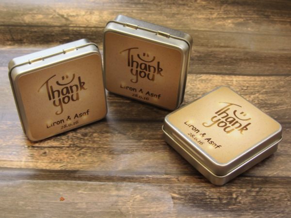 ריבוע מתכת אישי ומרהיב - מזכרת לאורחים בחתונה מתנה לאורחים בחתונה מזכרות לאורחים בחתונה